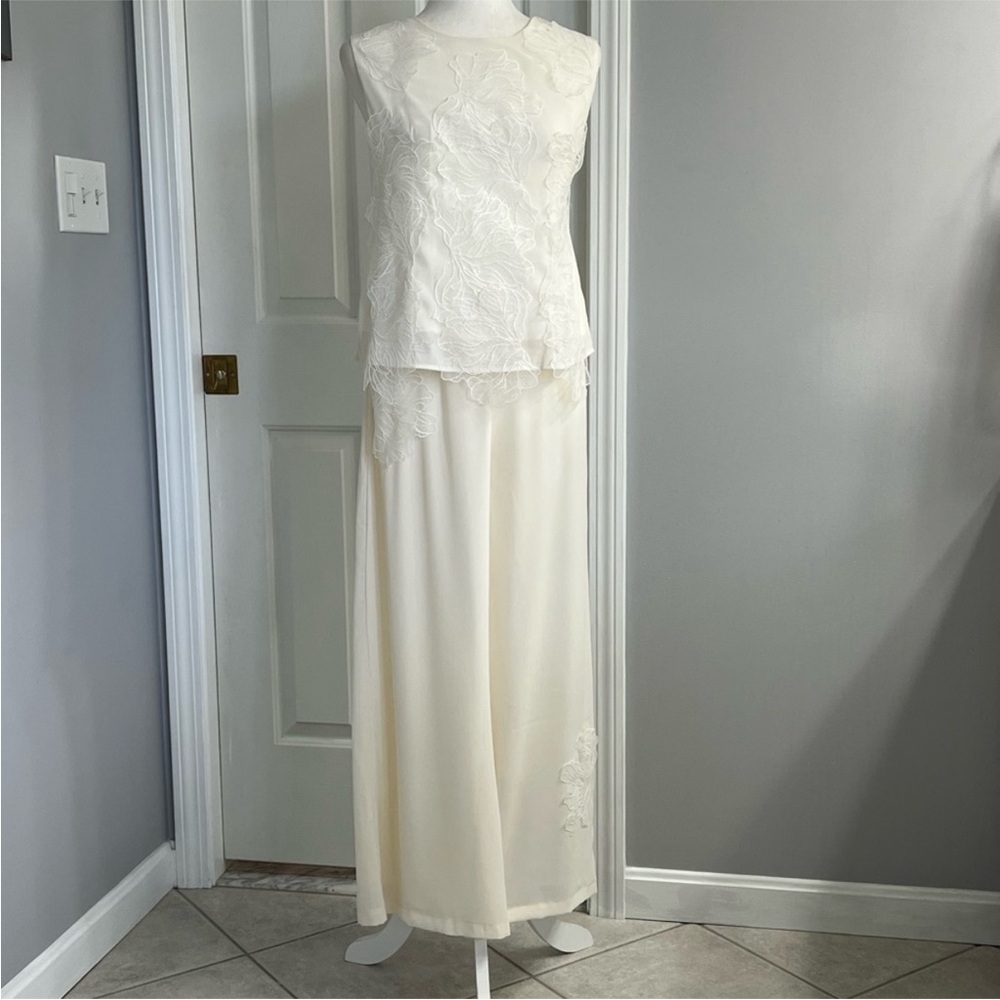 Cocobleu Ivory Sleeveless Top/Pant Set Size M